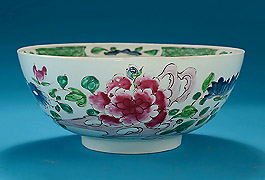 Early_Bow_Porcelain_Famille_Rose_Large_Punch_Bowl_c1753