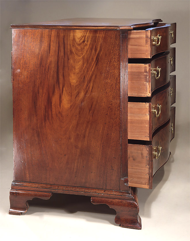 Fine_Early_George_III_Mahogany_Serpentine_Chest_c1760_dovetails