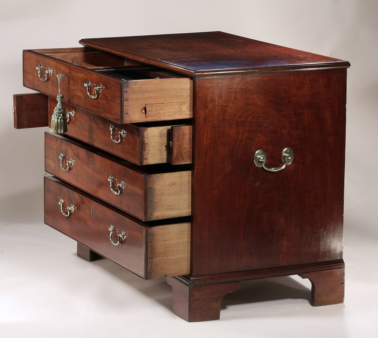 George III Diminutive Figured Mahogany Gentleman's Fitted Dressing Chest, England, c1780, dovetails
