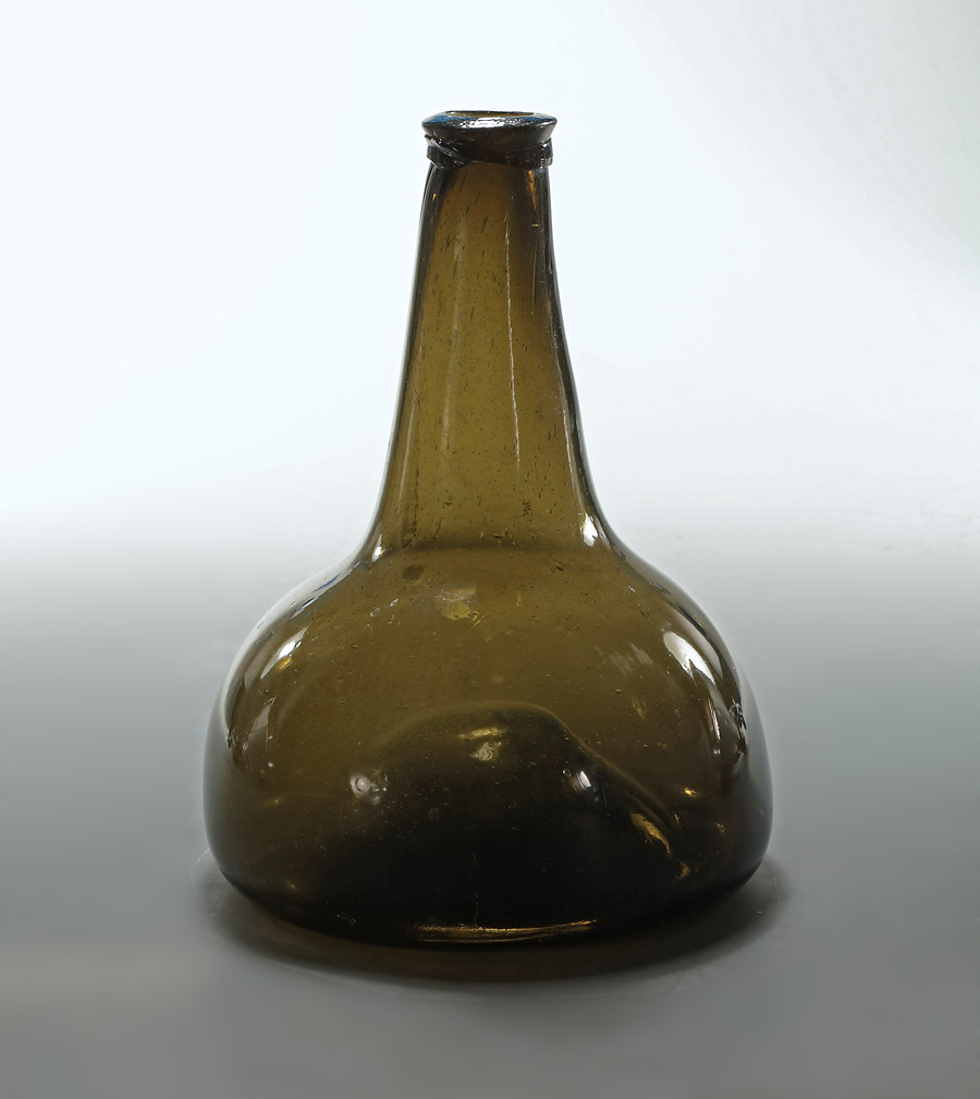 Good English Black Onion Bottle, c1690-1710