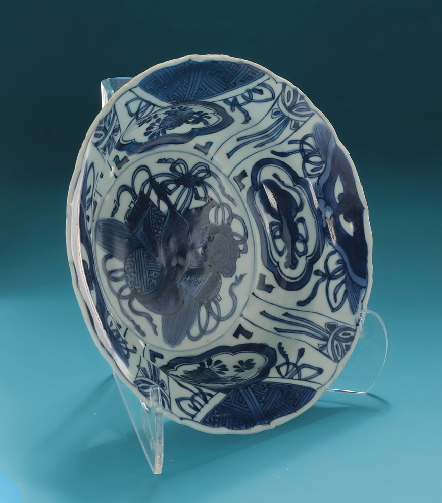 Ming Dynasty Kraak Porcelain Large Klapmuts  Bowl with Taotie Masks, Rinaldi, Group V / Wanli, China, c1600-20 