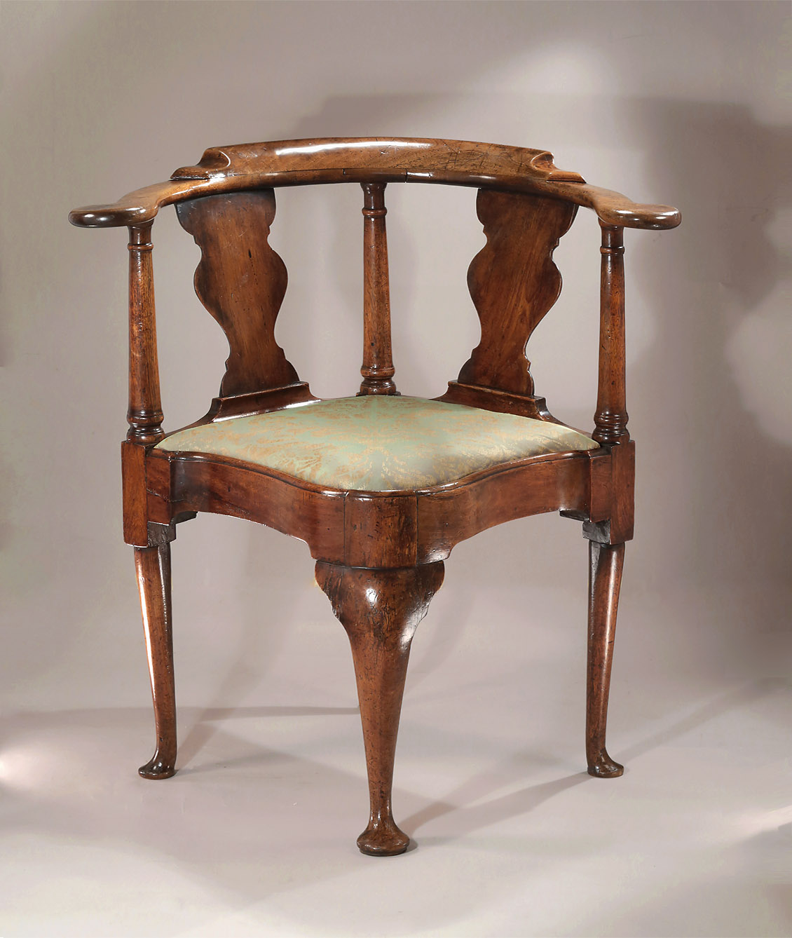 Queen Anne / George I Walnut Corner (Writing) Chair with Serpentine Seat, England, c1710-20